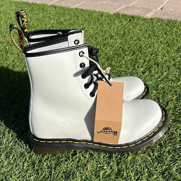 NWT DR MARTENS Smooth Leather Lace Up Boots! - Picture 8 of 13